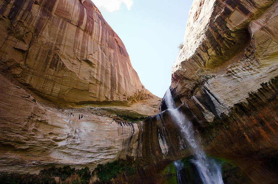 Поход к водопаду Calf Creek Falls Тропик, CША