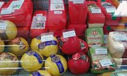 Сырная продукция мне показалась по адекватной цене для этих мест, по сравнению с центром