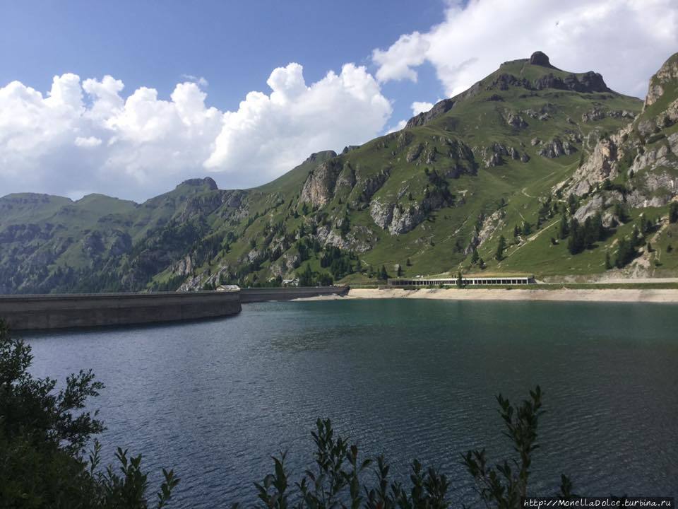 Озеро Федаиа —  горный массив Мармолада Канацеи, Италия