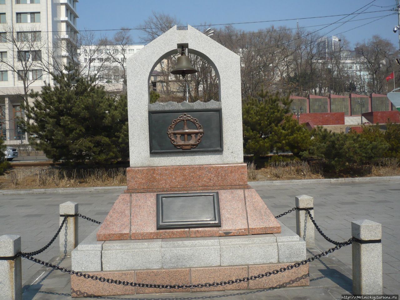Памятник первым подводникам-тихоокеанцам / Monument to the first Pacific submariners