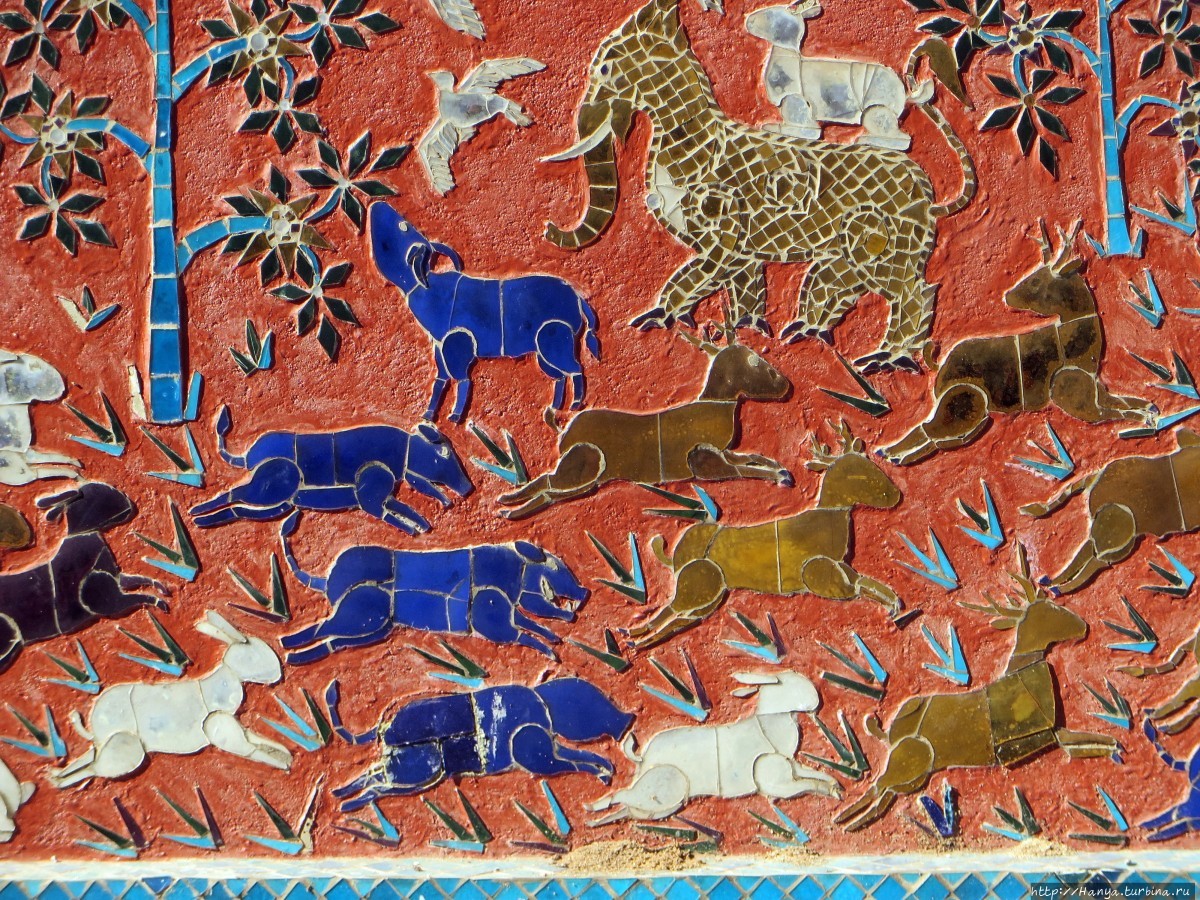 Интерьерные украшения стен храмового комплекса Ват Сене Сук Харам. Фото из интернета