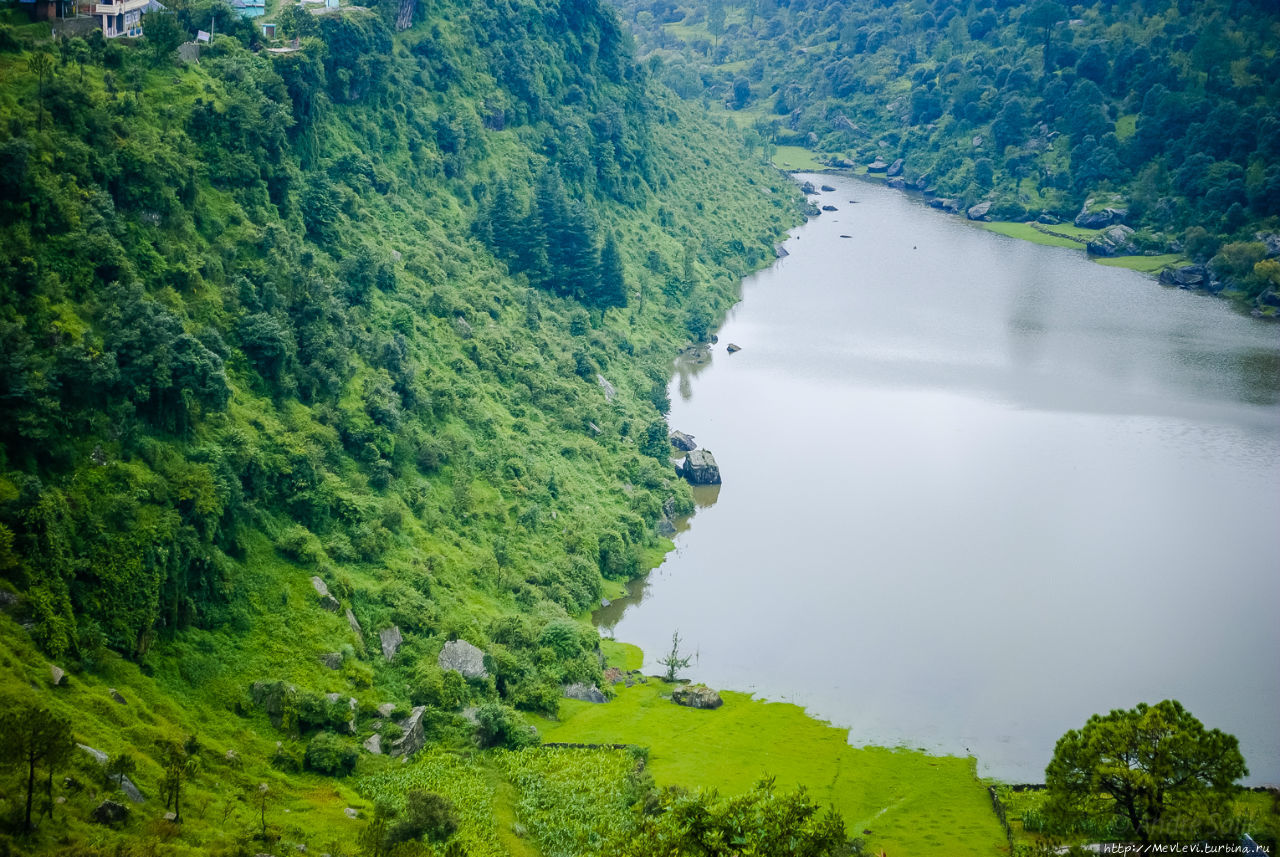 Химачал Прадеш,Ривалсар. пещера Падмасамбхавы Штат Химачал-Прадеш, Индия