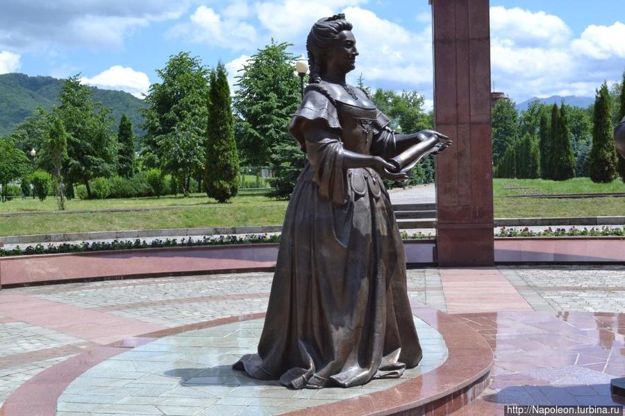 Лемана про владикавказ график. Памятник Екатерине во Владикавказе. Мемориал Владикавказ. Монумент славы Владикавказ. Северная Осетия мемориал славы.