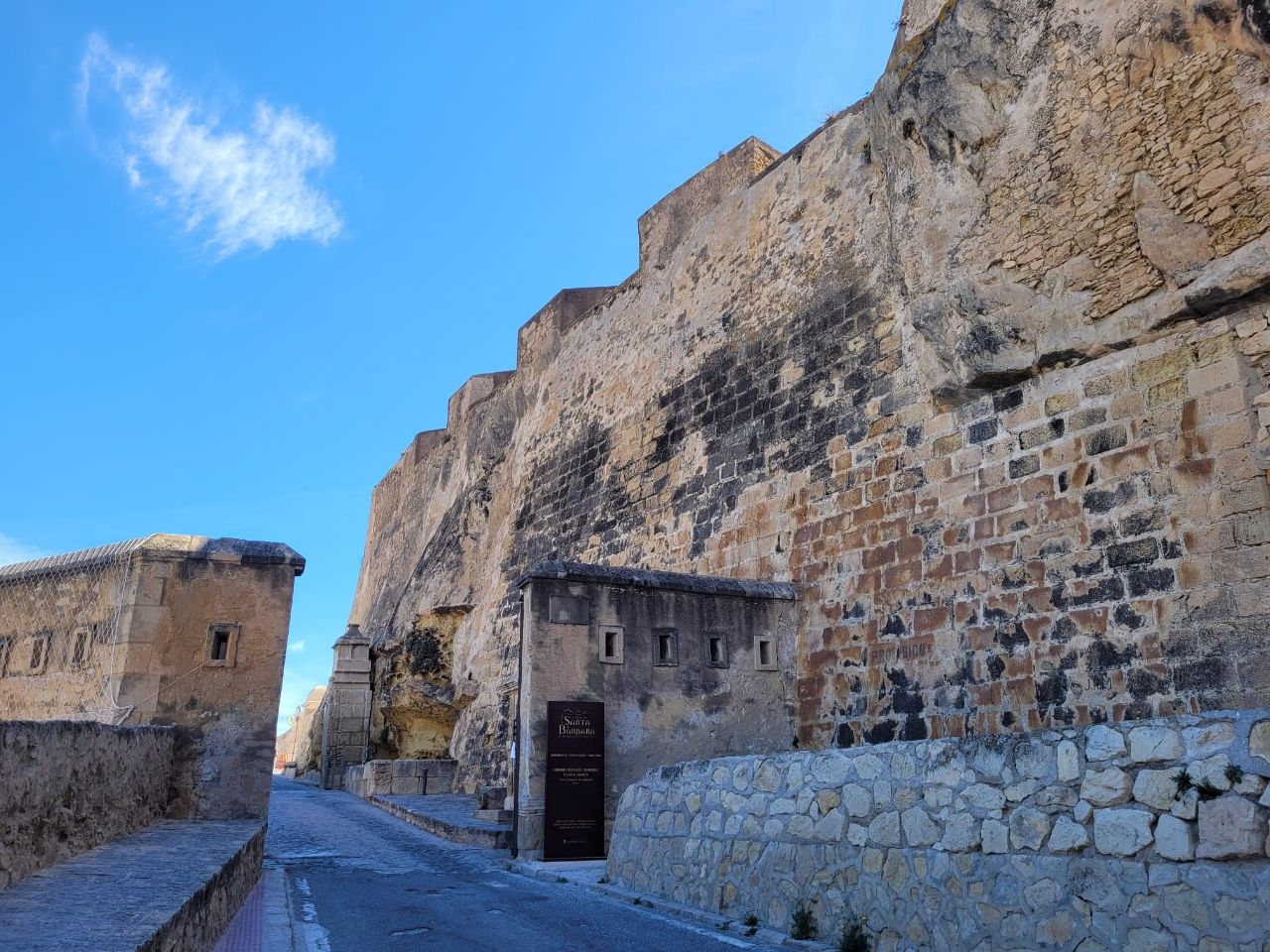 Крепость Санта-Барбара Аликанте, Испания