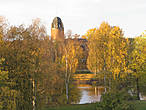 Вид на ратушу от реки.