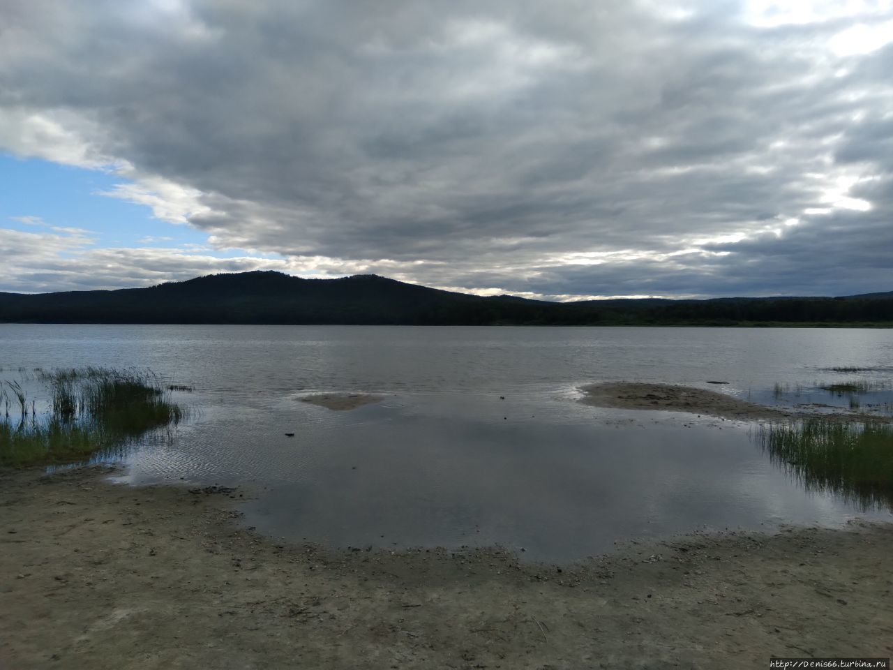 Вид на шихан с берега озера Аракуль Касли, Россия