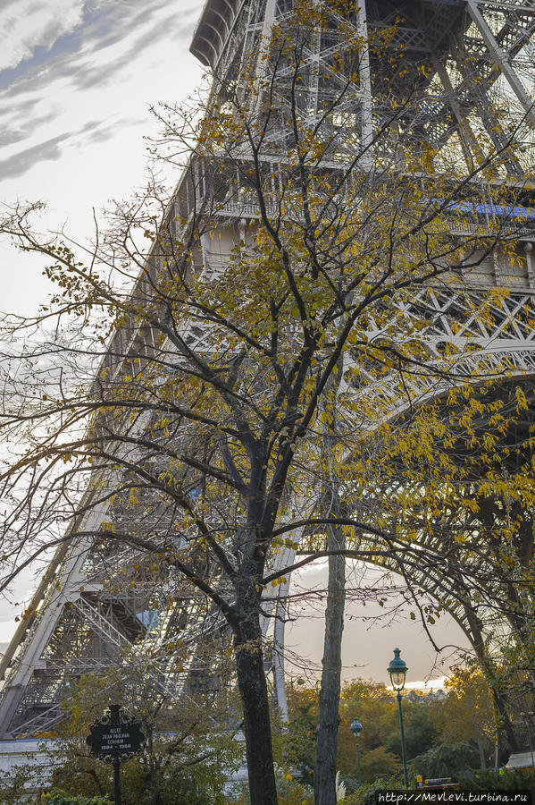 Вокруг Эйфелевой башни Париж, Франция