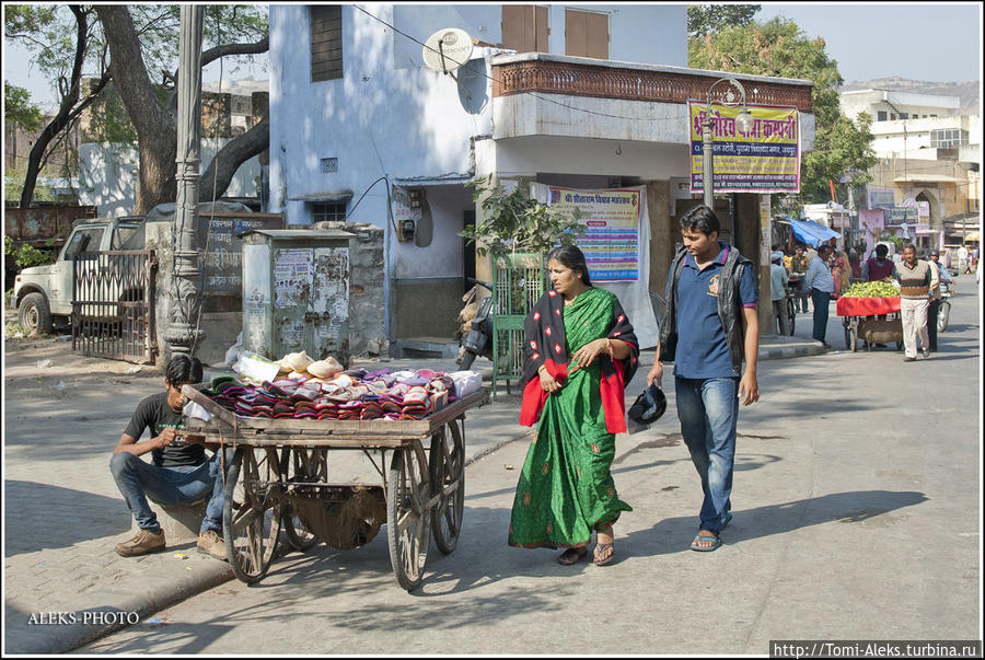 Женщины в сари всегда радуют глаз...
* Джайпур, Индия