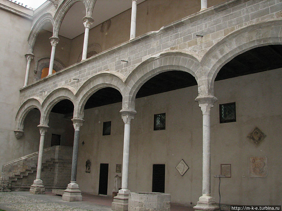 Сицилийская региональная галерея, которая находится во дворце Абателлис Палермо, Италия
