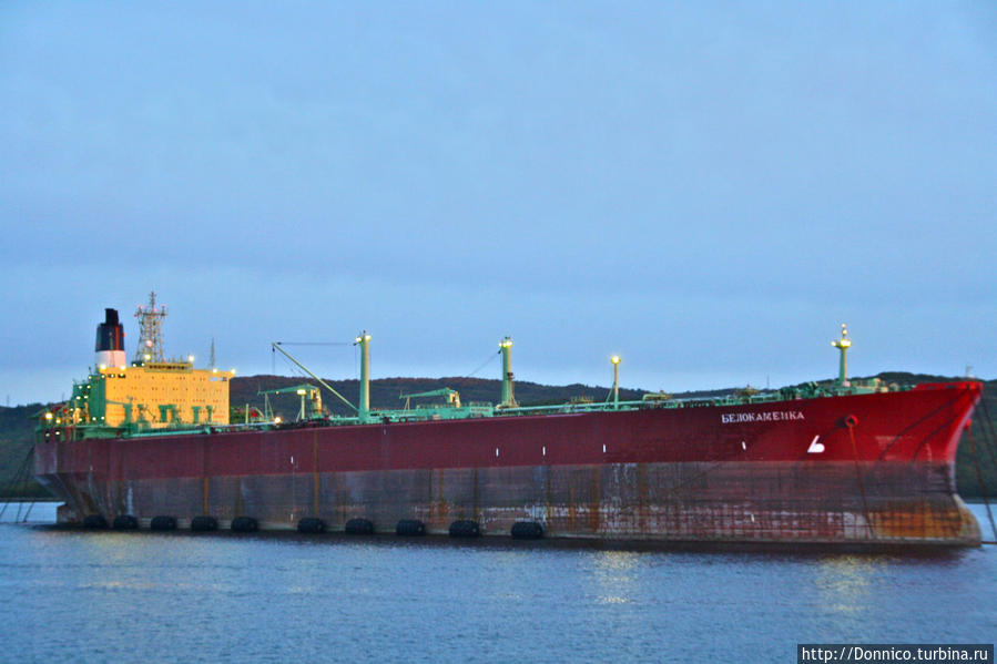 Белокаменка — это самый большой танкер Российского флота, названный так по имени поселка Белокаменка и одноименной реки. Принадлежит и используется компанией Роснефть. Водоизмещение этого танкера составляет 360 000 тонн, танкер является самым большим судном такого класса в России. В 2007 году этим танкером было перевезено 2,4 млн тонн сырой нефти. Североморск, Россия