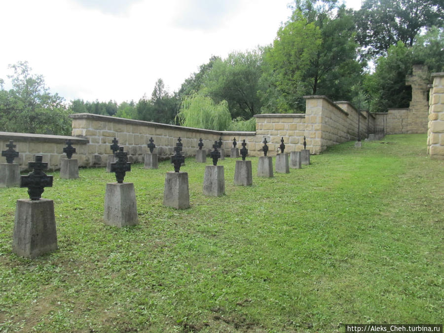 Одно из старых кладбищ Беча Беч, Польша