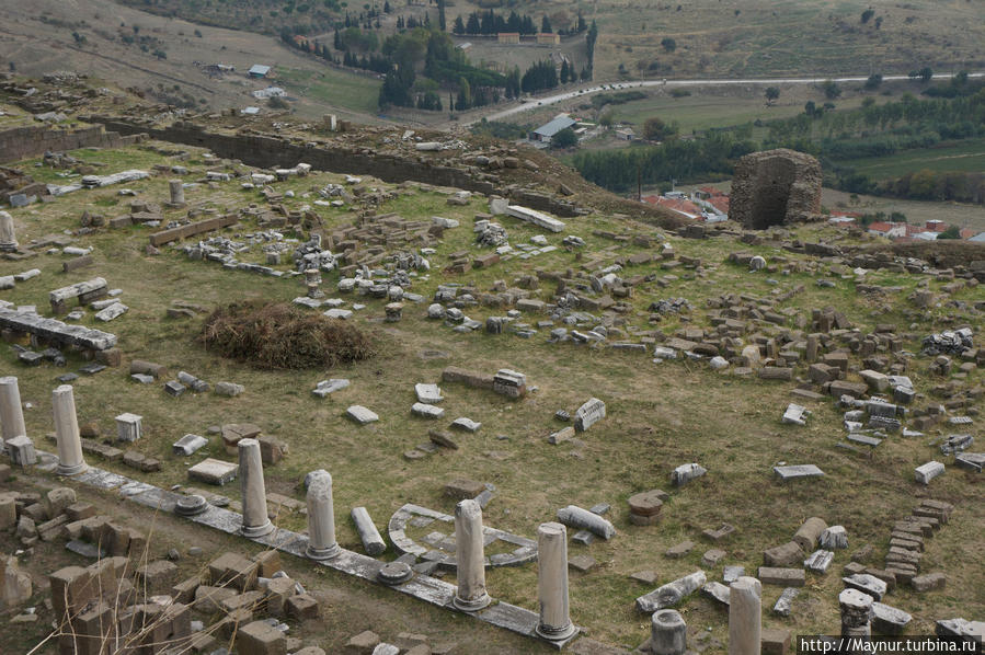 Руины   храма   Деметры. Измир, Турция