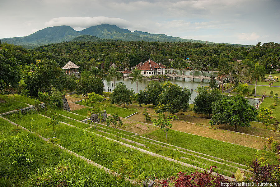 Водный дворец Уджунг Бали, Индонезия
