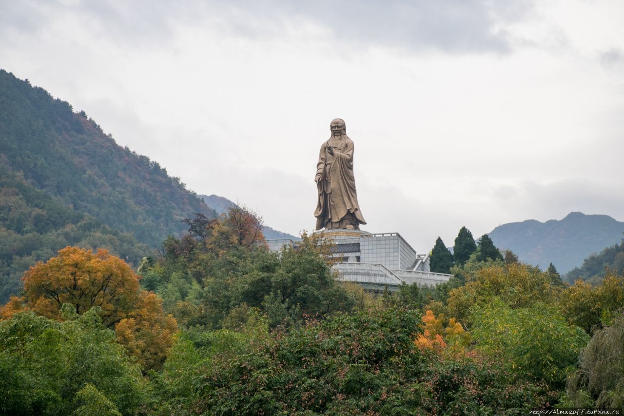 памятник Лао Цзы Лугуанджен, Китай