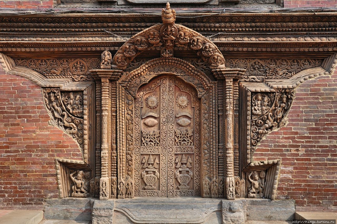 Дверь в Сундари Чоук. Из интернета Патан (Лалитпур), Непал
