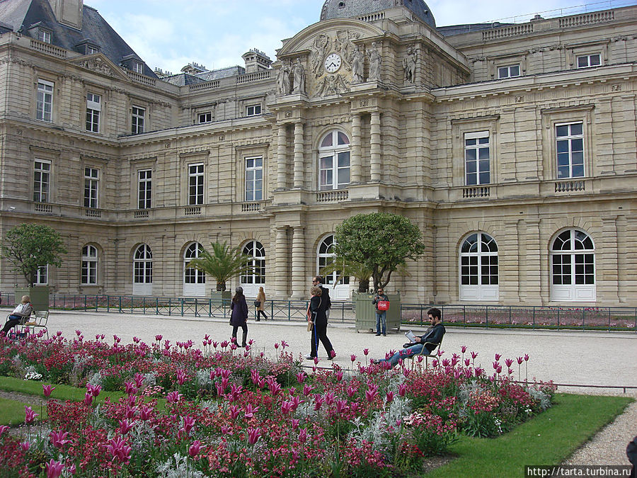 Дворец Марии Медичи — вдовы Генриха IV в стиле флорентийского палаццо.