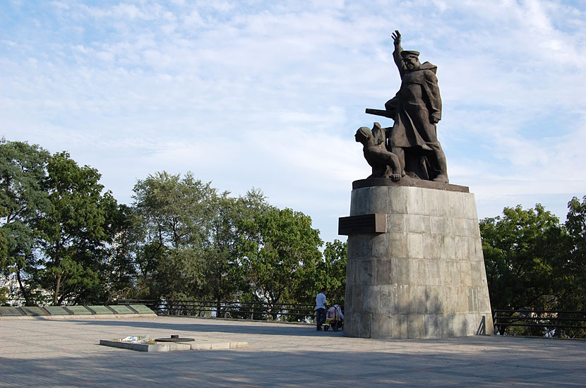 Памятник морякам торгового флота Владивосток, Россия