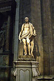 Статуя христианского мученика Святого Варфоломея, с которого живьём содрали кожу.