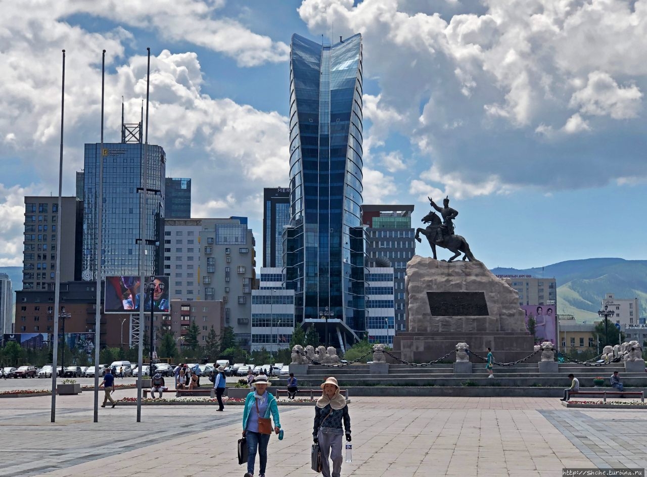Памятник Сухэ-Батору Улан-Батор, Монголия
