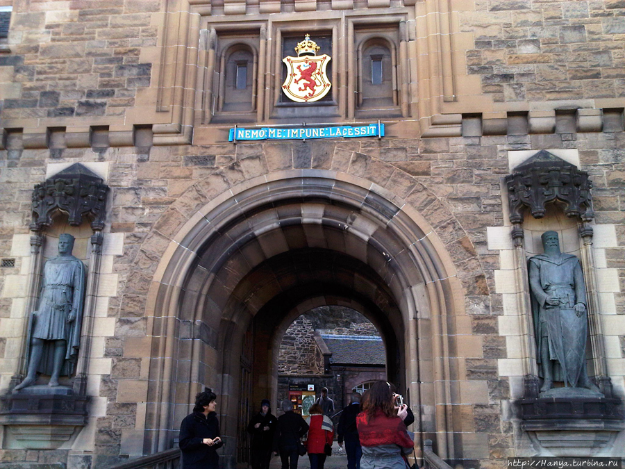 Эдинбургский замок. Надвратные ворота. Фото из интернета Эдинбург, Великобритания