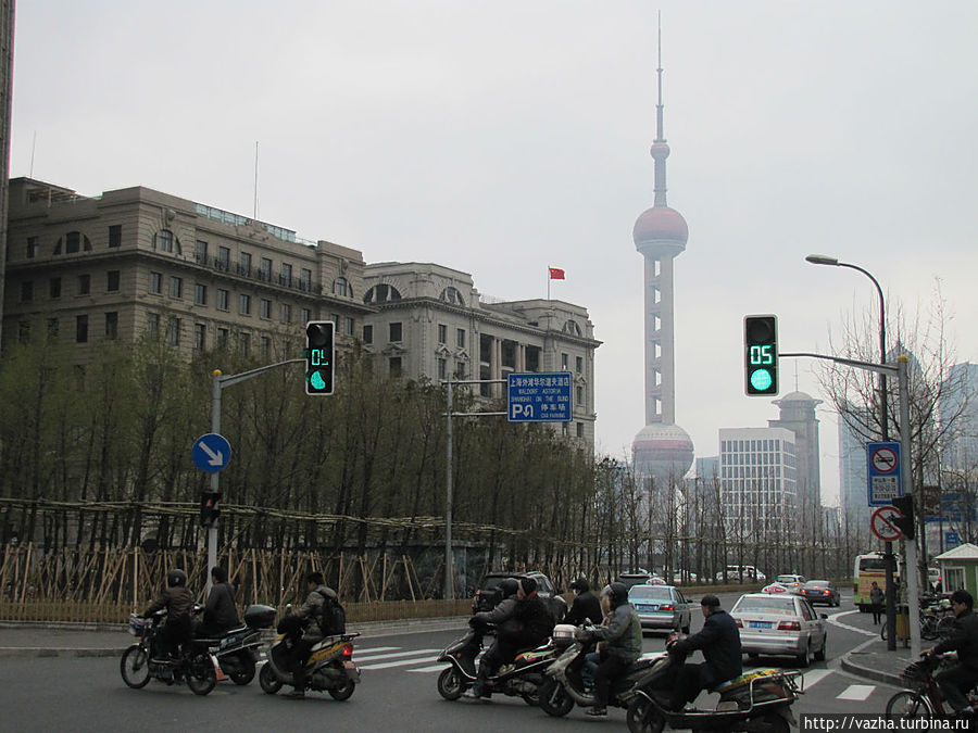 По пути на набережную Вайтань Шанхай, Китай