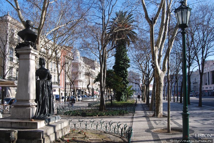 Памятник Мануэлю Пинейру Шагасу (Manuel Pinheiro Chagas), журналисту и драматургу. Из интернета Лиссабон, Португалия