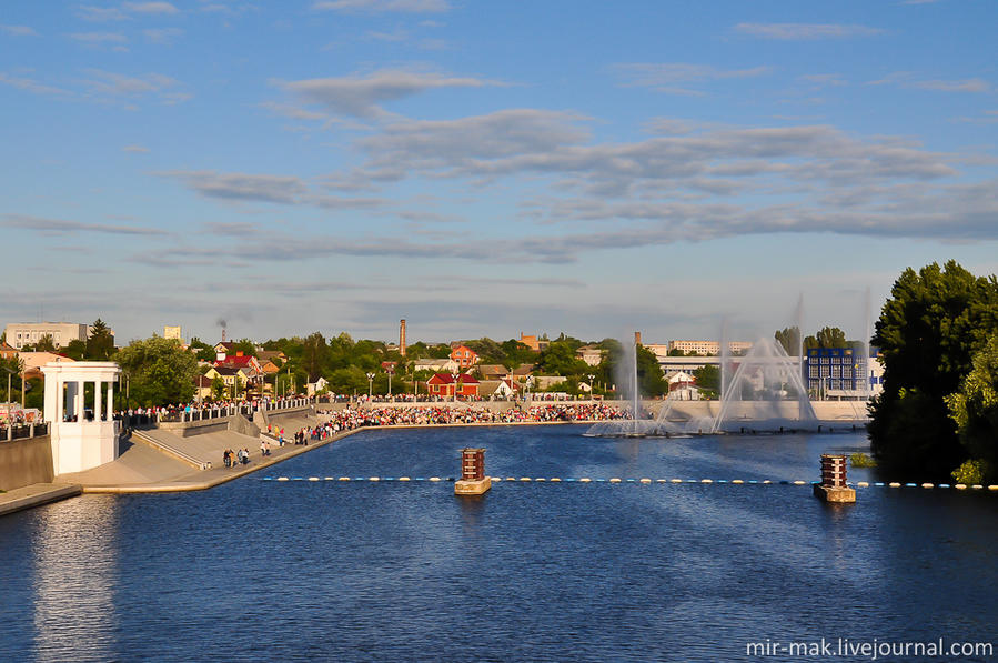 А это знаменитая набережная «Рошен», и одноименный фонтан. Винница, Украина
