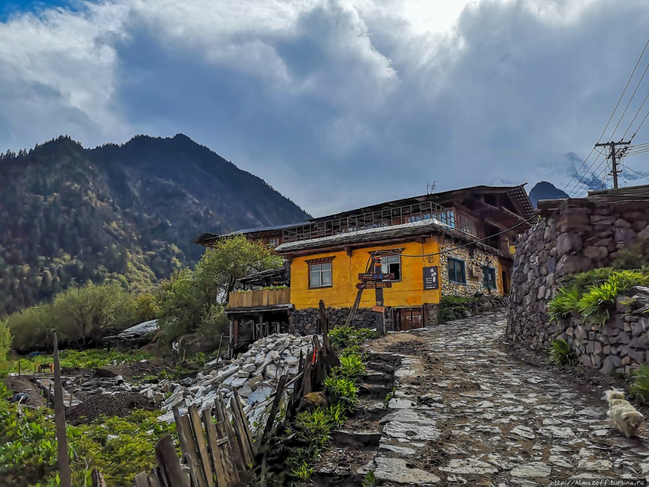 Открытие этого года — деревня Юбенг в горах Кава Карпо Юбенг, Китай