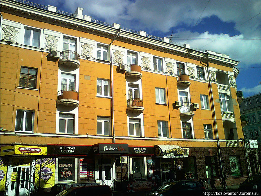 Образец сталинской архитектуры — дом № 118.