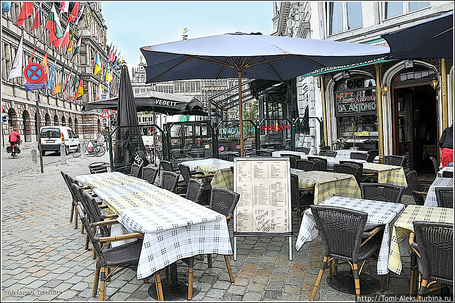 Рано утром, когда мы бродили по городу, улочки еще были пустыми, но вскоре здесь закипит жизнь...
* Антверпен, Бельгия