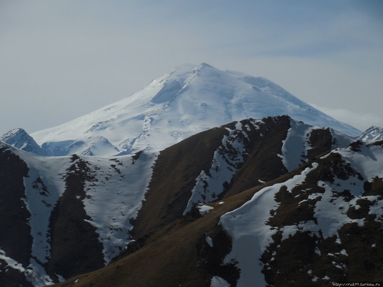 Приэльбрусье в несезон Эльбрус (гора 5642м), Россия