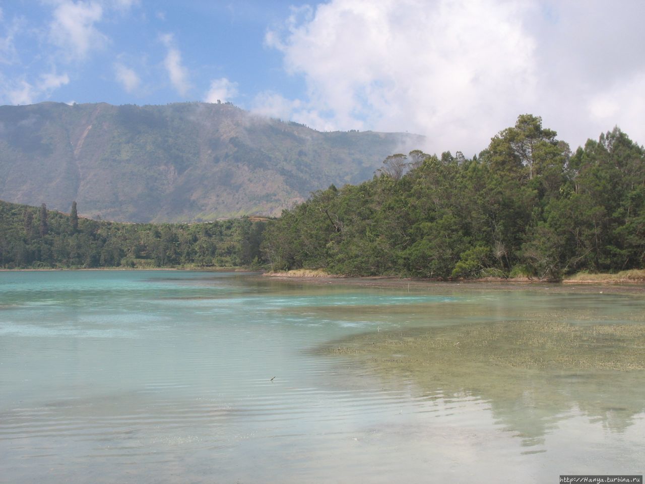 Озеро Телага Варна и Телага Пенглион Вонособо, Индонезия