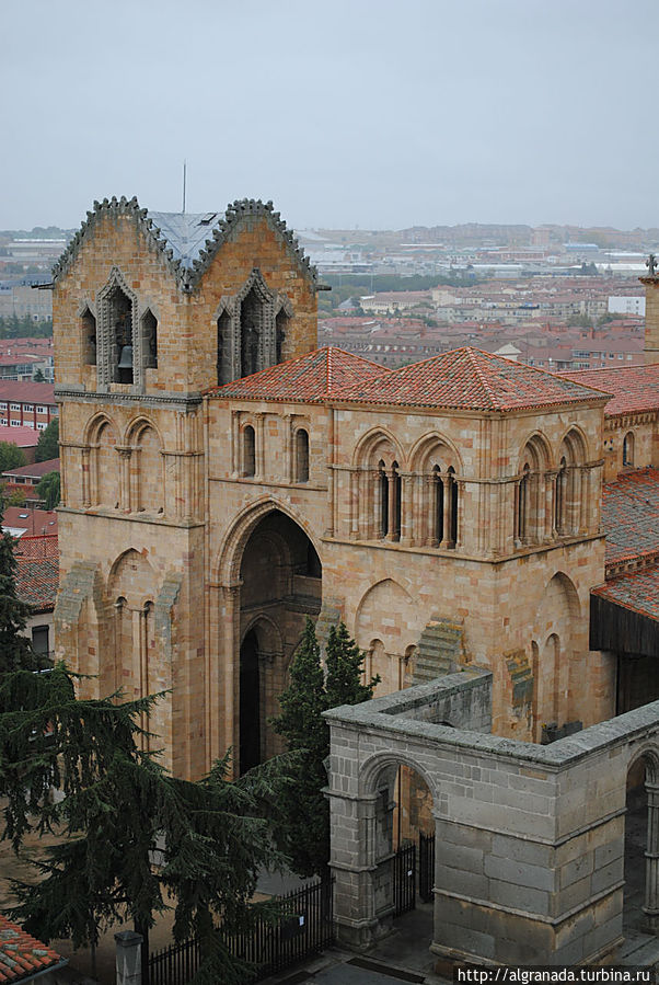 Со стен открывается вид на город и окресности