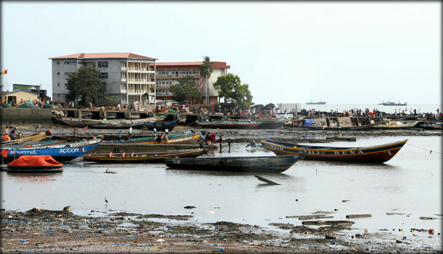 А это уже с другого места вид на пристань, где я снимал предыдущие кадры. Конакри, Гвинея