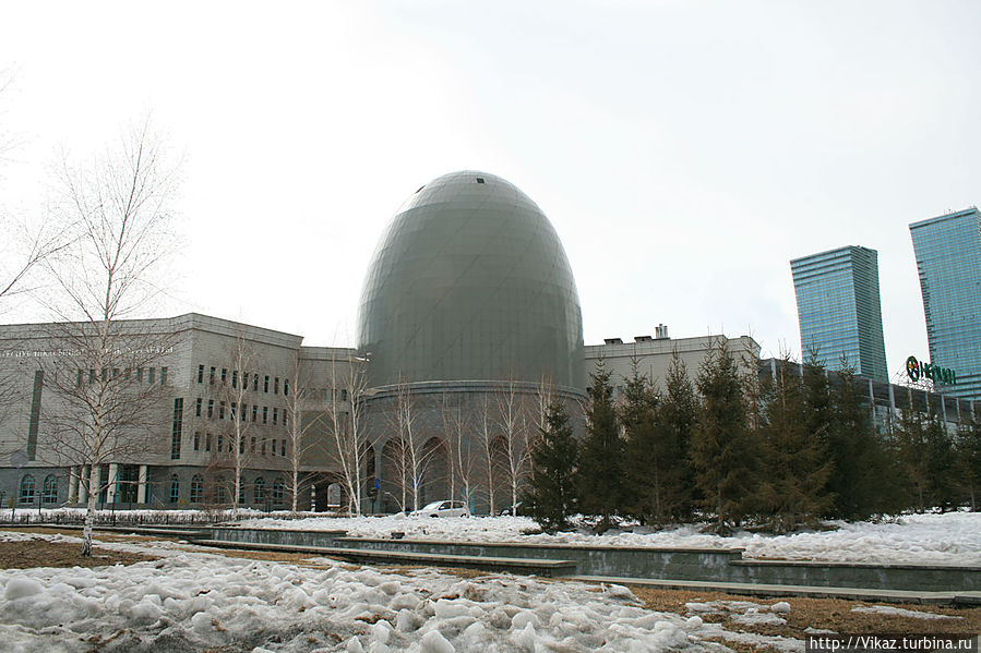 Так и не узнали, что в яйцевидном здании находится Астана, Казахстан