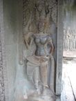 Ангкор Ват. Рельефная резьба небесных Апсар в портике главных входных ворот