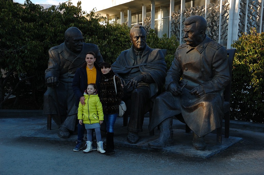Памятник в честь Ялтинской конференции / A monument in honor of the Yalta conference