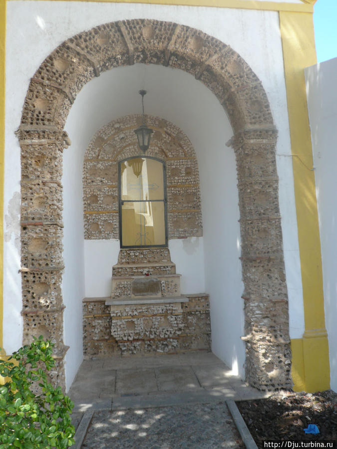 Капелла костей при церкви Nossa Senhora do Carmo Фару, Португалия