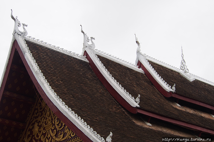 Трехслойная крыша Сима Монастыря Открытого Сердца Ват Ахам. Фото из интернета