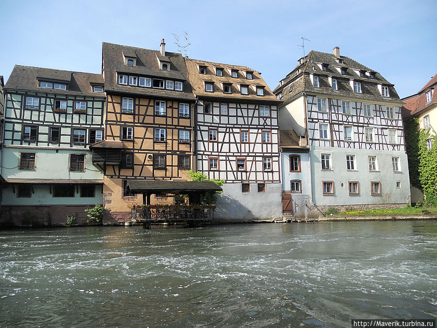 А теперь на кораблике посмотрим город с воды... Страсбург, Франция