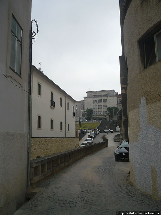 Прогулка городу студентов Коимбра, Португалия