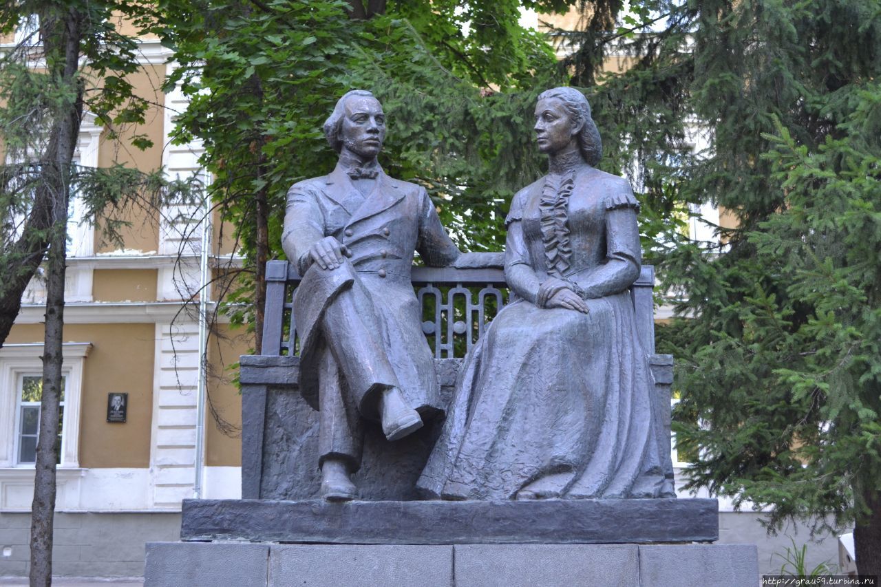 Памятник И.Н. и М.А. Ульяновым Пенза, Россия