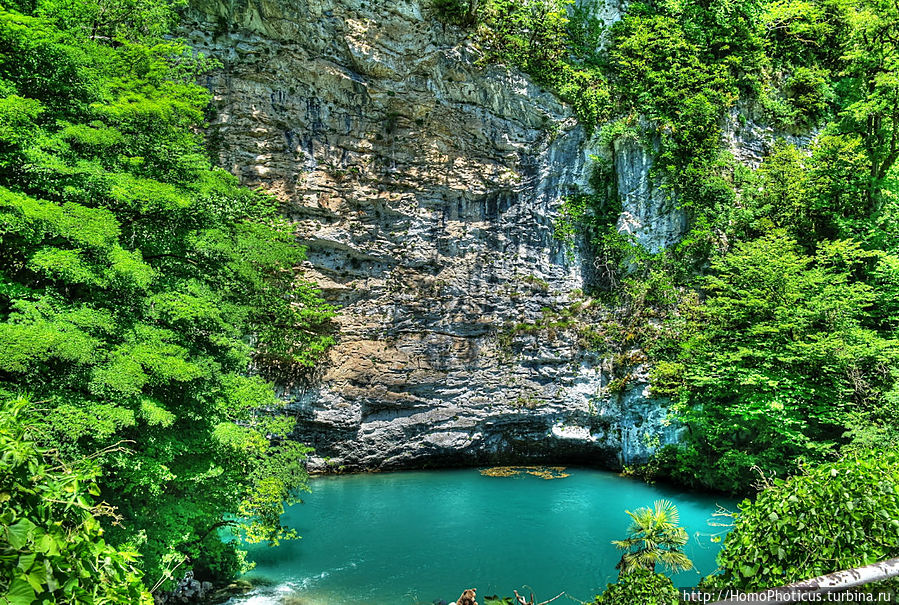 Голубое озеро Бзыбь, Абхазия
