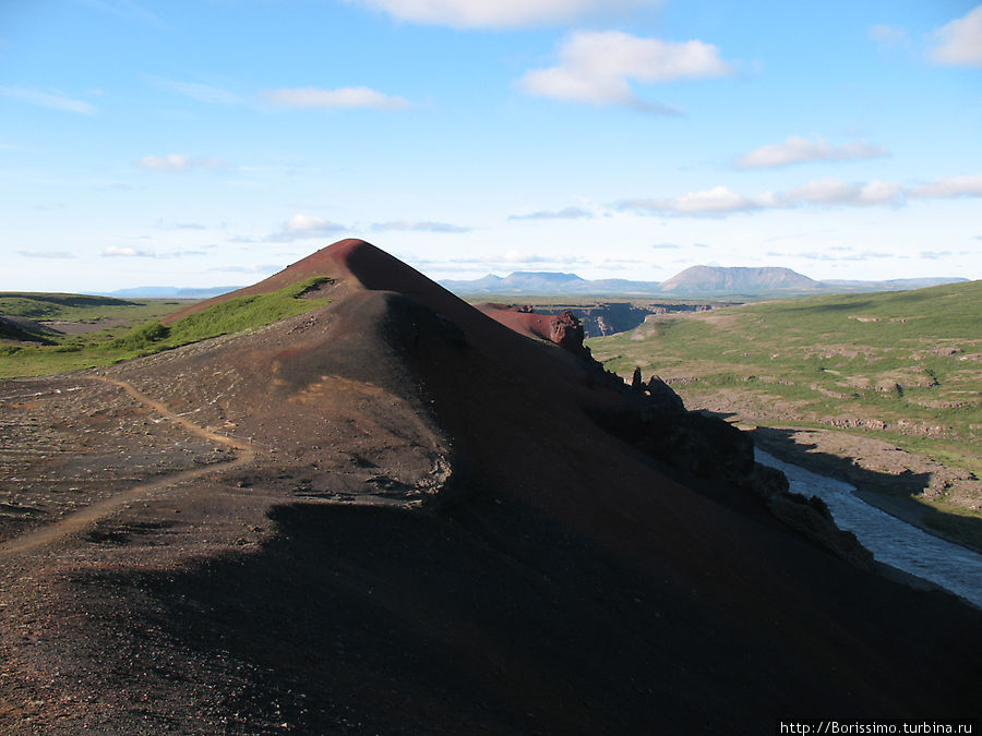 Склоны гор поражают разнообразием и необычностью красок. Исландия