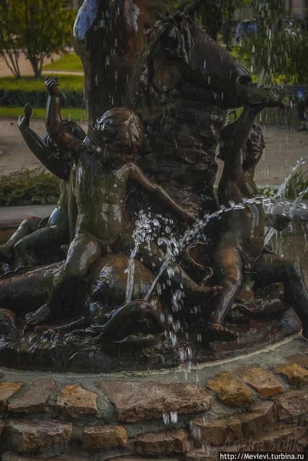 Фонтаны у Латвийской Оперы Рига, Латвия
