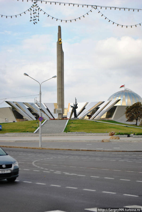 Монумент Минск-город Герой в парке Победы. Минск, Беларусь