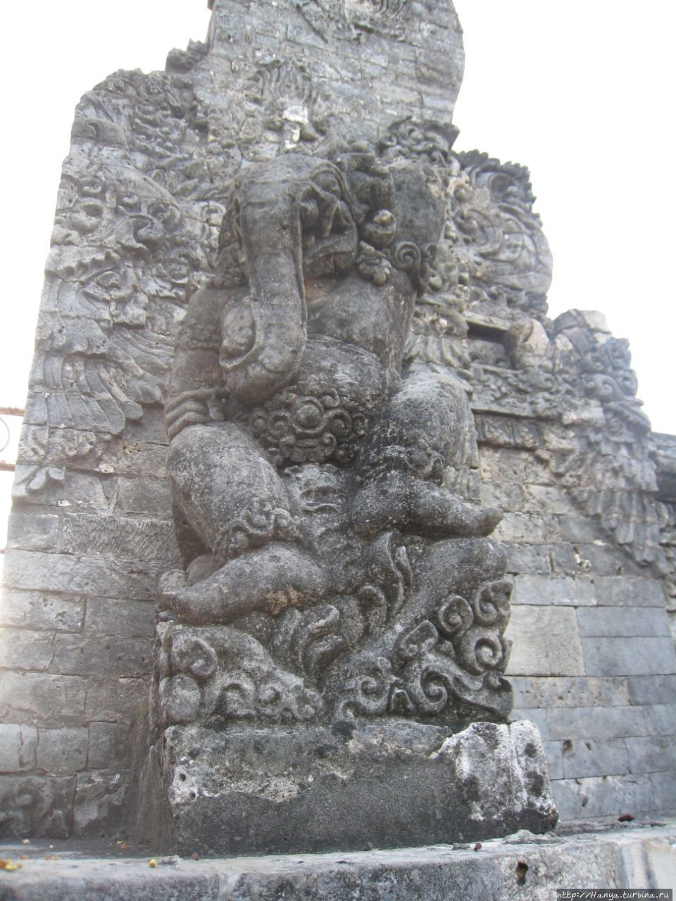 Храм Улувату Улувату, Индонезия