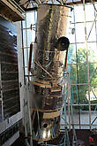 Телескоп Хаббл, использовавшийся для проверок и испытаний. Когда телескопу, летавшему на орбите, понадобился ремонт, технологические операции вначале обкатывали на этом, на Земле.
