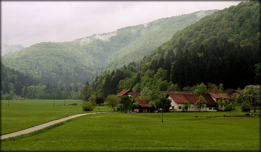 За окном Словения или мгновение одиночества Словения