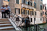Хотя у всех свое представление о прекрасном. Так некая Елена Батурина в интервью «Ведомостям» отмечала: «Я, честно говоря, с ужасом гляжу на Венецию, на эти жуткие облупившиеся дома — страшное зрелище на самом деле». Интересно, что бы стало с Венецией, будь у нее влияние на местного мэра.